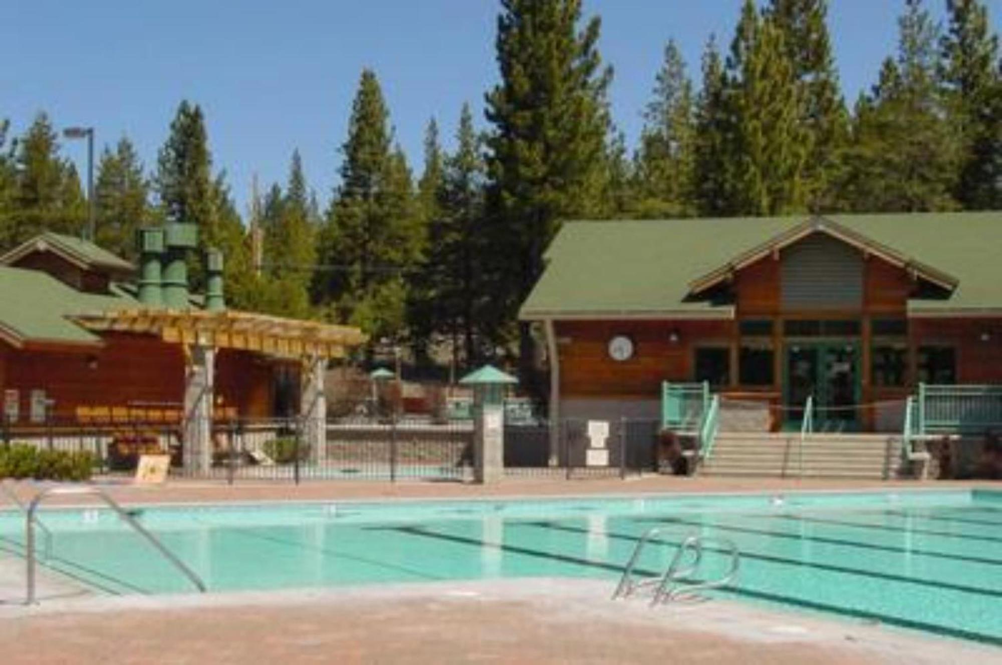 Moosetrack By Avantstay Cozy Cabin In The Of Tahoe Donner W Hot Tub Truckee Exterior foto